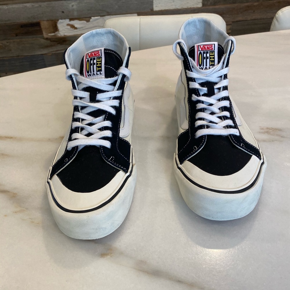 Men’s Vans Size 10 Off White/Black/White.